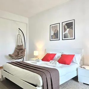 Romeway - Metro & Parking Apartament